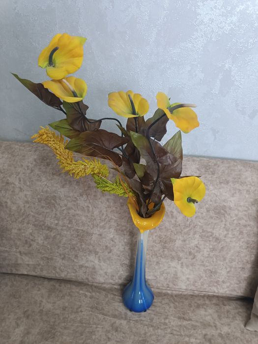 Продам вазу и цветы