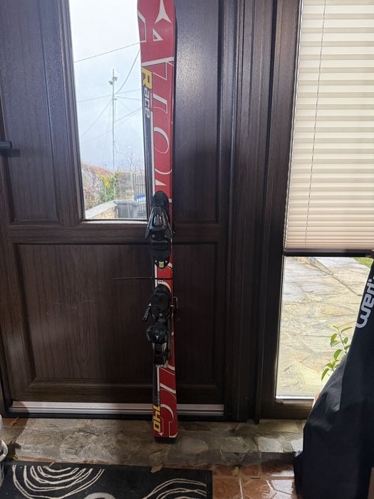 Schiuri Atomic Race, 140 cm