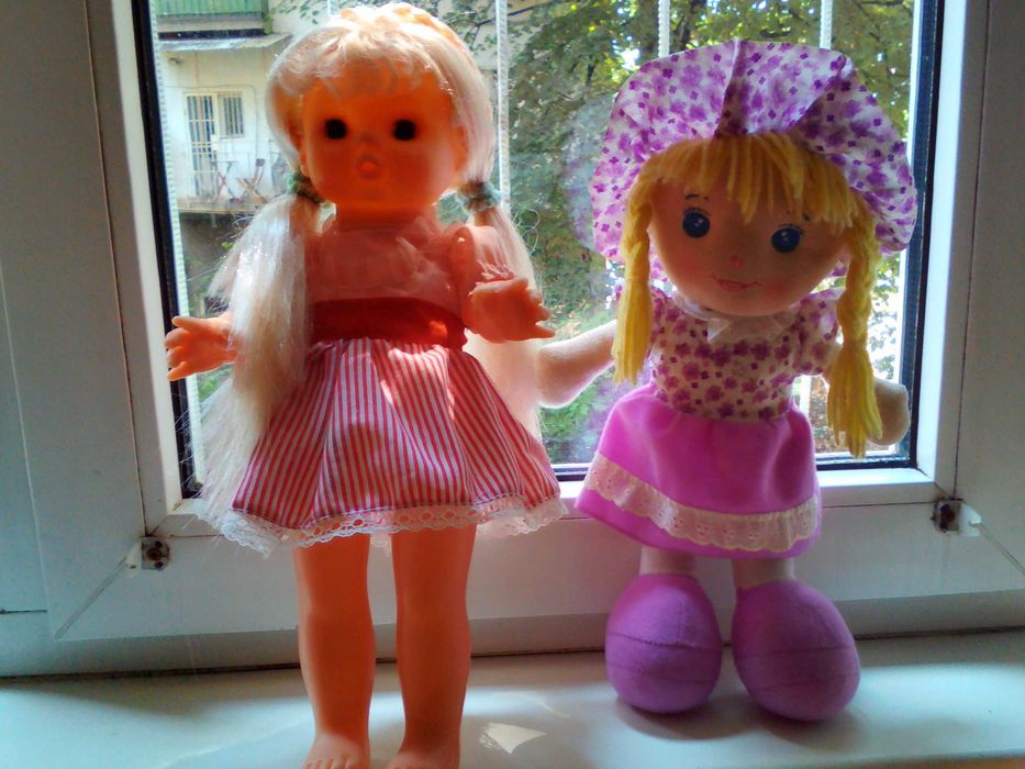 продавам  кукли и плюшени играчки