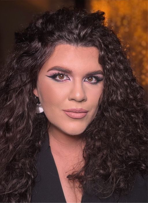 MAKE-UP PROFESIONAL – Rezistent, Feminin, fără efect de mască