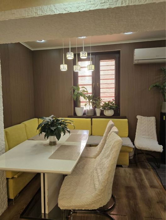 Продается 3-х комнатная квартира кирпич Аккурган Новомосковская