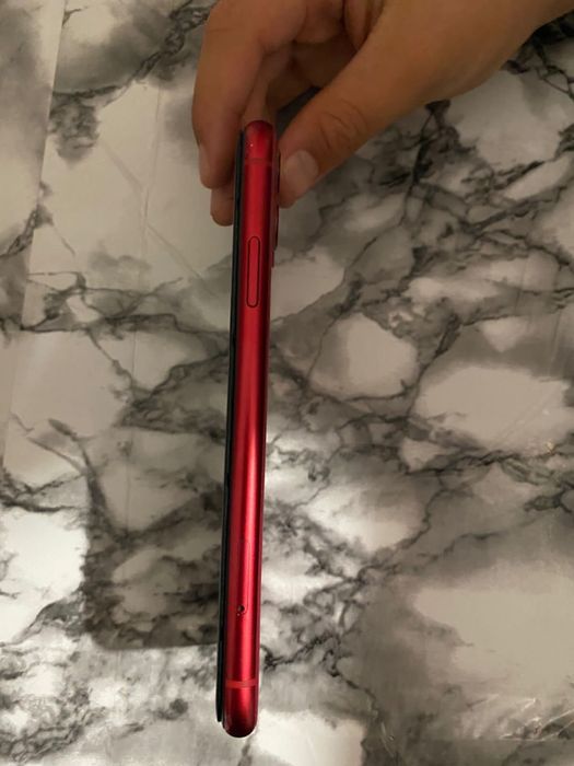 Продам Айфон 11