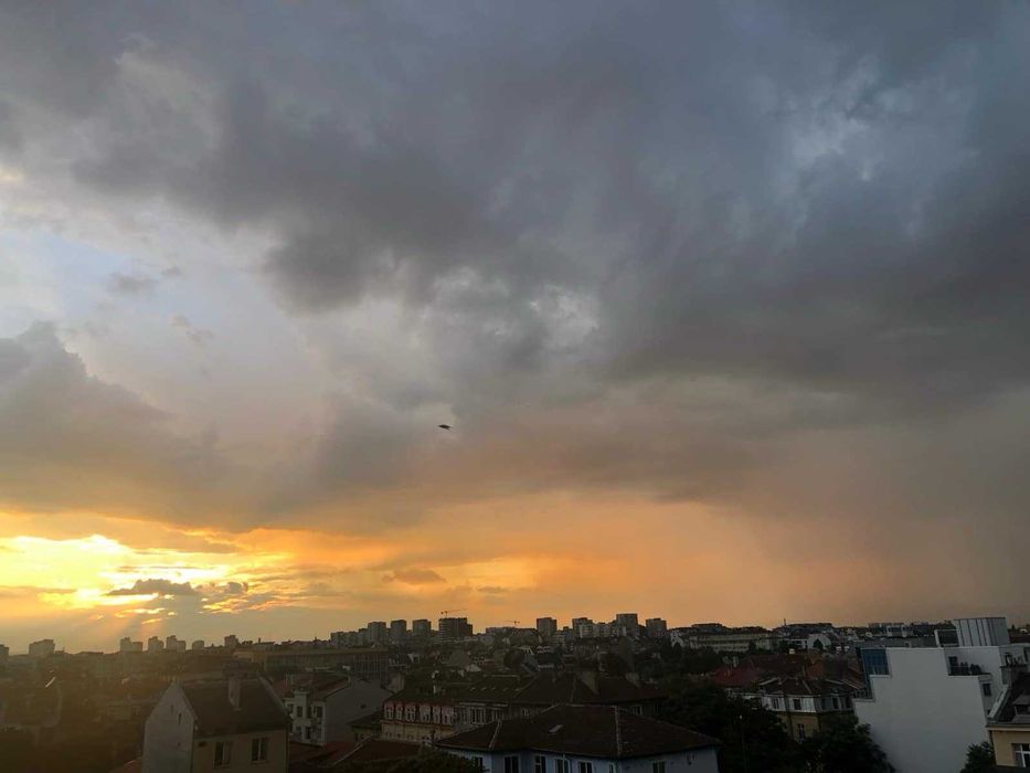 Дава се под наем Двустаен апартамент в София, Център - 75 кв.м за 612 € - Снимка #3