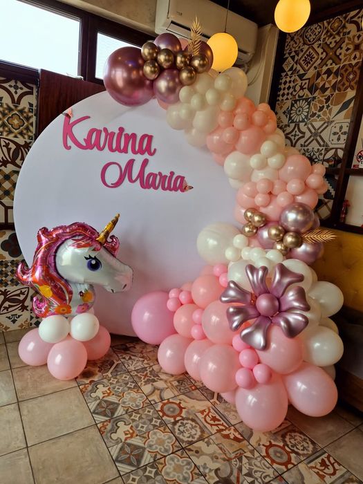 Aranjamente de masa accesorizate cu baloane