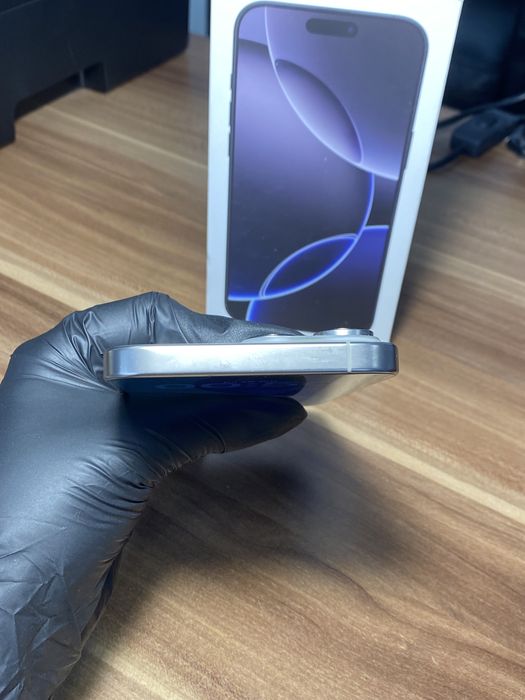 iPhone 16 Pro Max • 256 GB • Natural Titanium