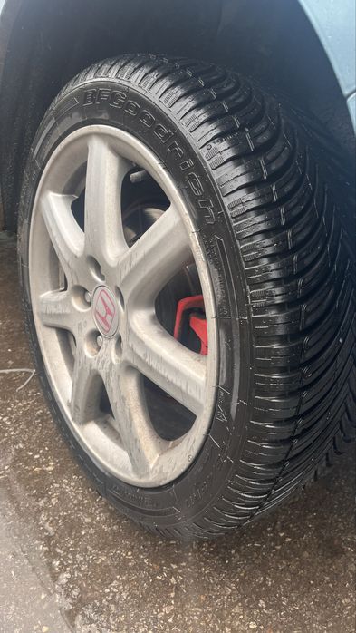 Гуми 225/45/17 с алуминиеви джанти Honda f-rv