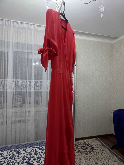 Продам красное платье