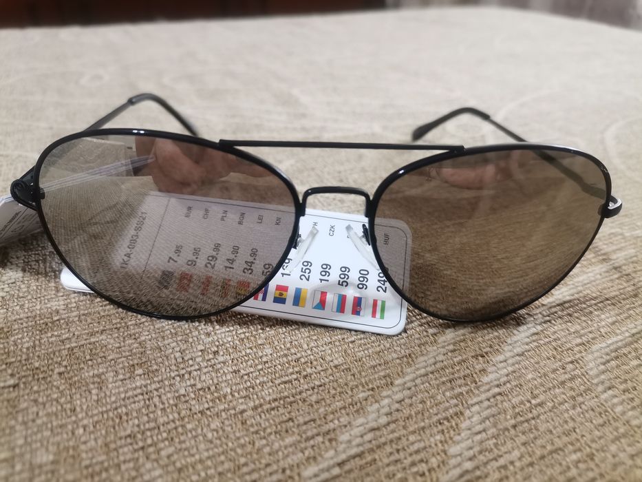 чисто нови слънчеви очила