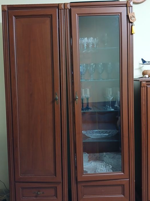 Продам деревянный шкаф.55/195