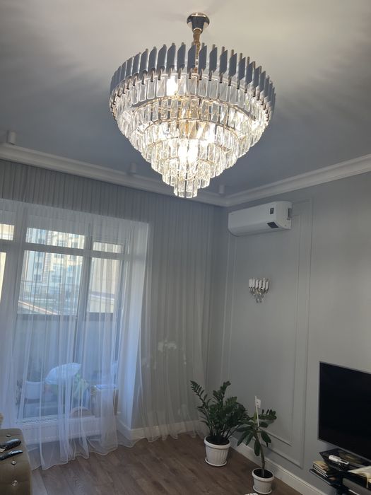 Люстры, Бра