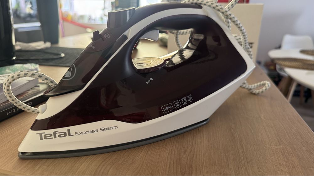 Fier de calcat Tefal Express Steam 2400W, Philips easy speed 2000W