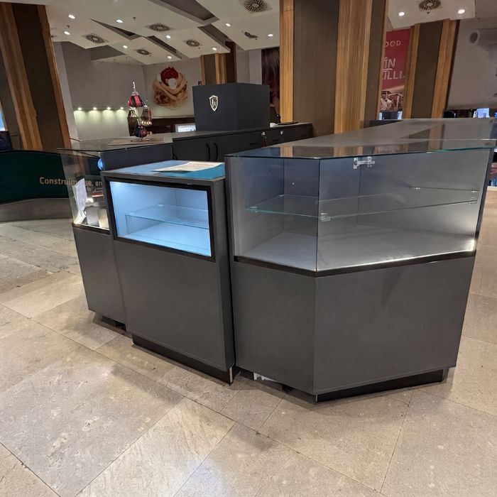 Mobilier insula spatiu comercial