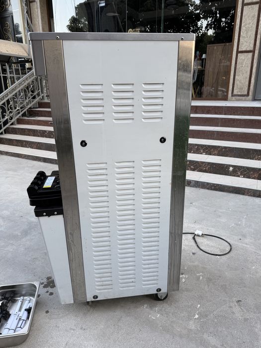 Апарат мороженое учун 220v кучланишда ишледи  олиб ишлатишга тайор