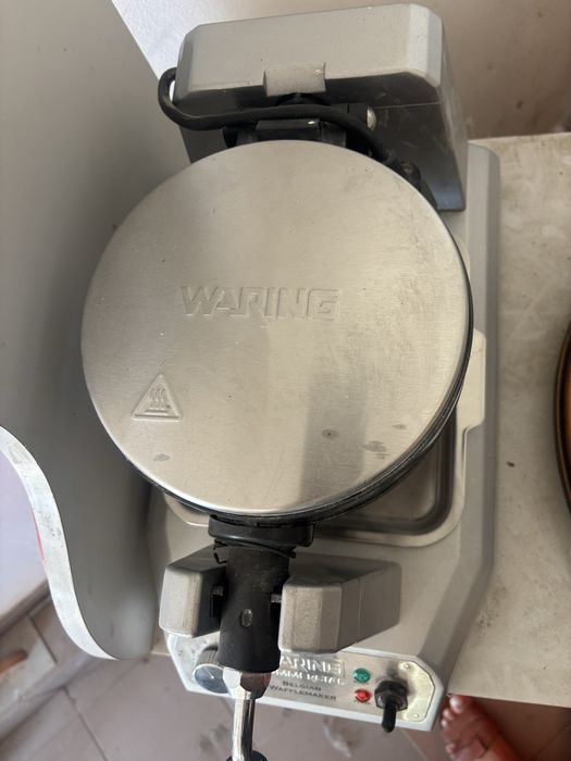 aparat profesional Waring Commercial Belgian Wafflemaker,
