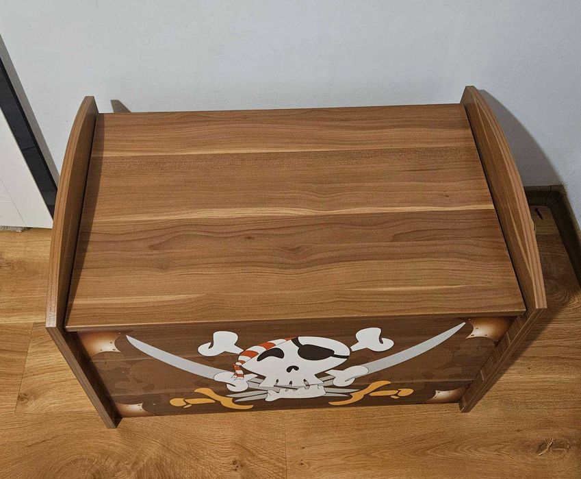 Продавам ракла , гардероб,легло за детско- юношеска стая