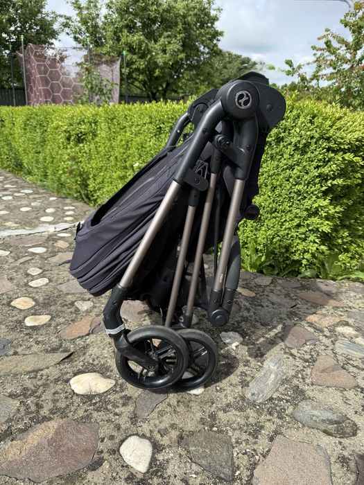Caruciorul Cybex Melio reversibil, negru.