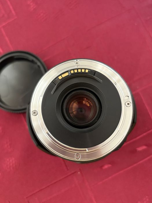 Tamron AF 28-105mm f/4-5.6 за Canon EF (+ сенник)