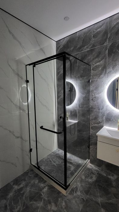 Душевой кабины, стеклянные перегородки!