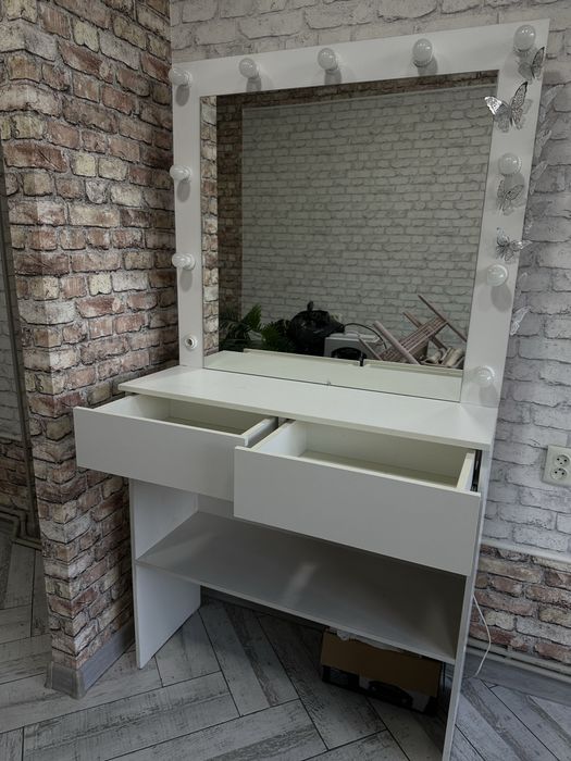 Гримерное зеркало для салона