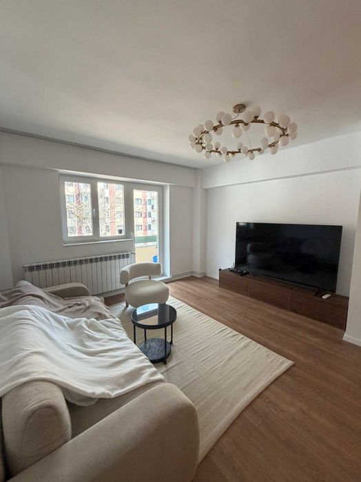 SINAIA 80mp, 3 camere, 2 bai, 2 locuri parcare, renovat mar. 2026 LUX