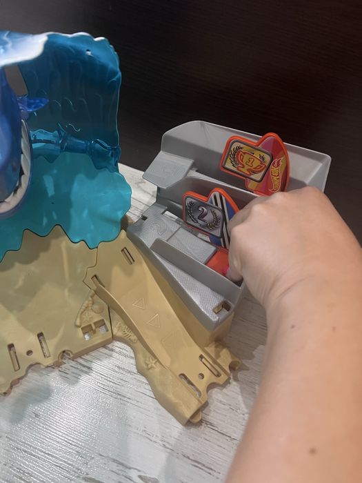 Писта Hot wheels акула +писта гума