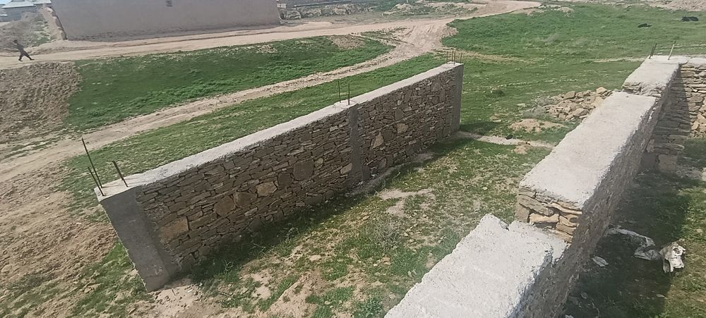 Yer sotiladi fundament bilan