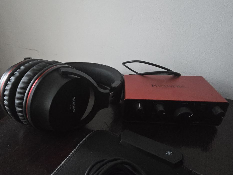 Home studio Focusrite interfata audio