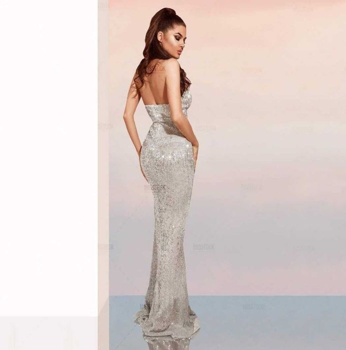 Дълга, официална рокля с цепка и пайети