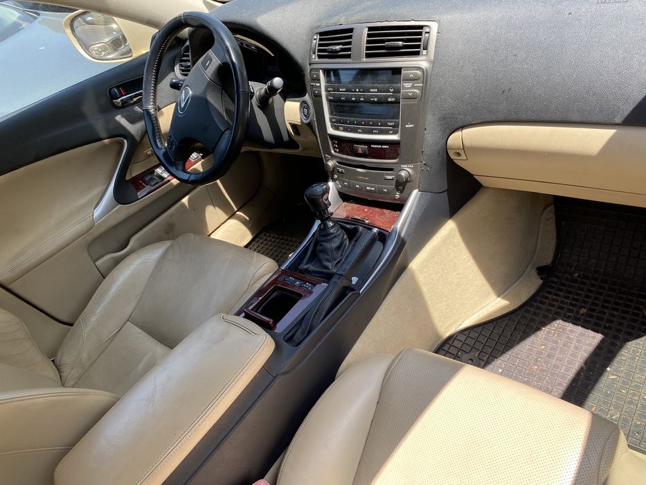 Продава се само на части LEXUS IS 220 d 2008год