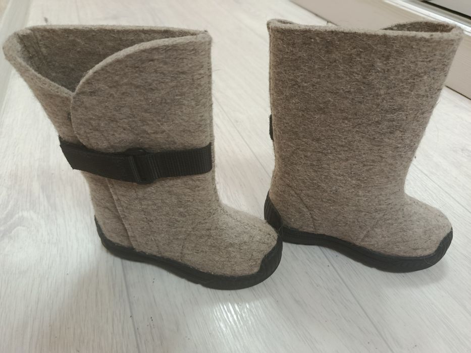 Продаю детские валенки
