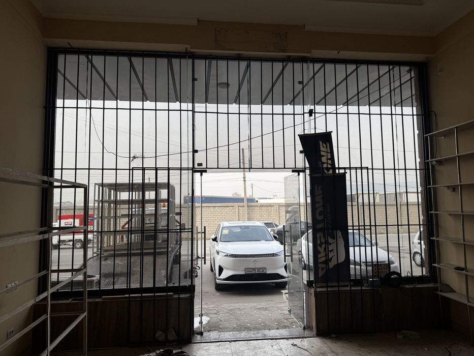 Рещетка для окна магазина