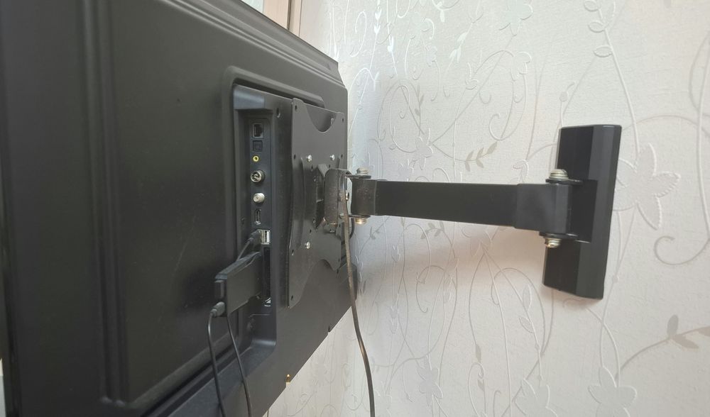Телевизор SHIVAKI + кронштейн