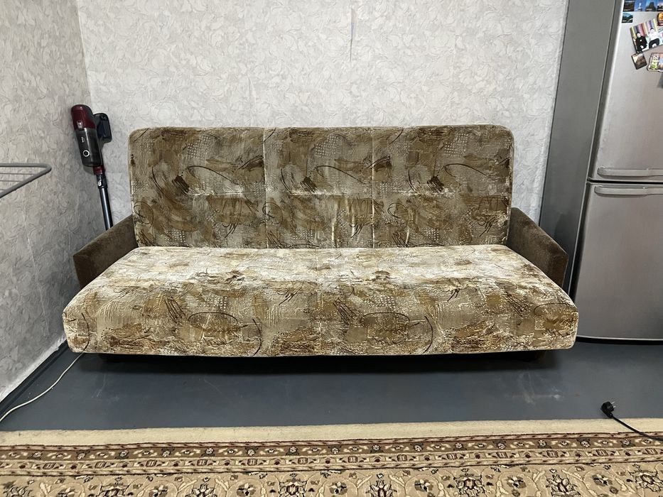 Продам диван и два кресла