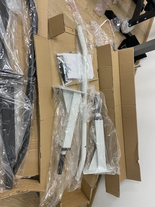 Bara tractiuni cu prindere pe perete, alba si neagra made in Germany