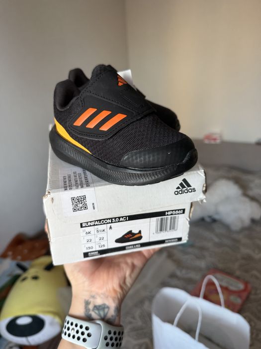 Продам новые кроссовки