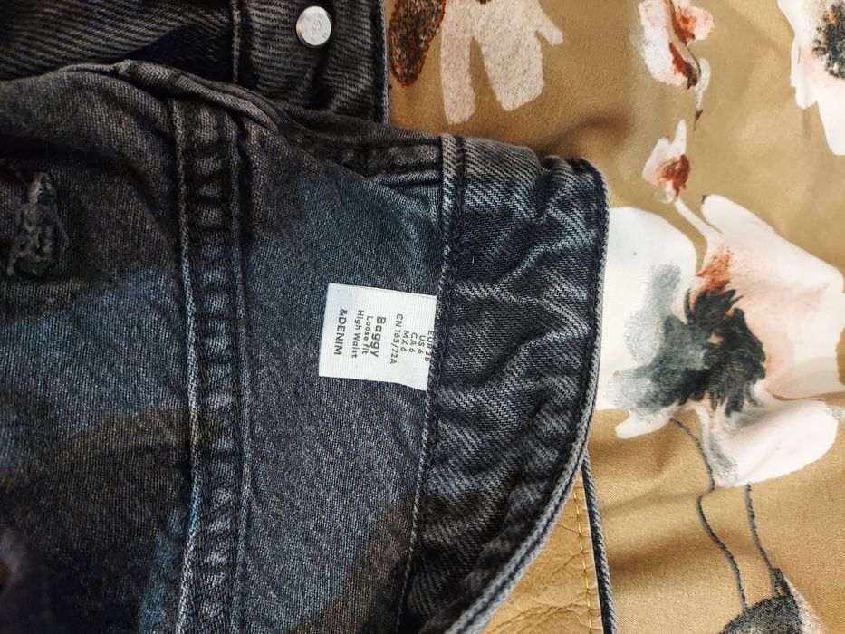 Blugi fete cumpărați din H&M