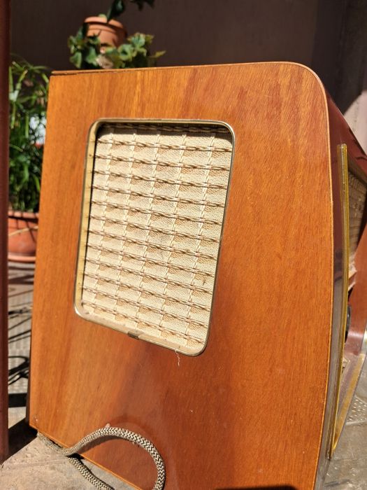 Aparat radio cu lămpi