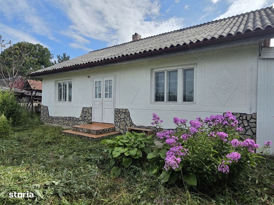 Se vinde casă 4 camere parter Zamostea Suceava 30.000euro + anexe