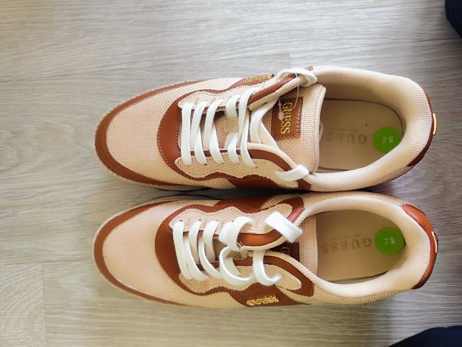 Нови оригинални спортни обувки Guess