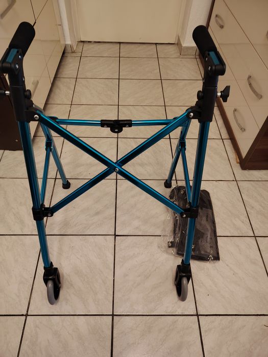 Cadru cu roti pentru deplasare ,pliabil ,din aluminiu!