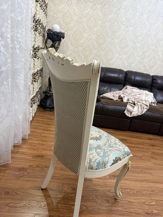 Мебель стол и 12 стульев