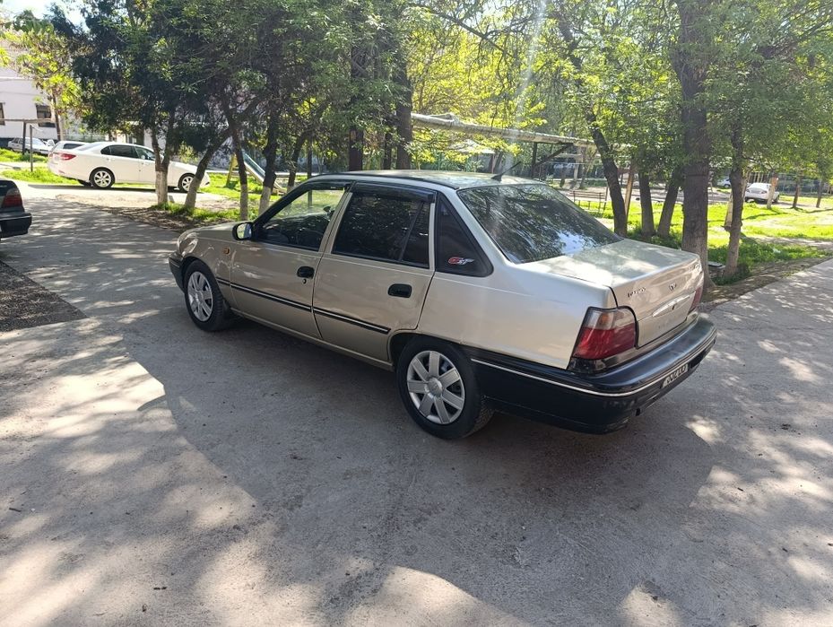 Нексия 1сонс трамблер срочна сотилади аформленияга  бензин