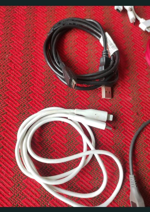 Cablu de date și alimentare, cu  mufe diferita