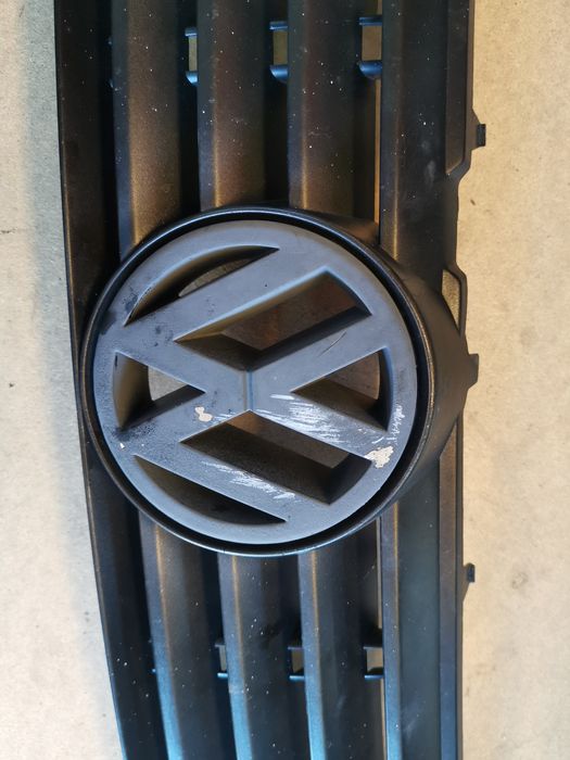 Оригинална предна решетка за VW Пасат 5 , 2002 - 2006 г.