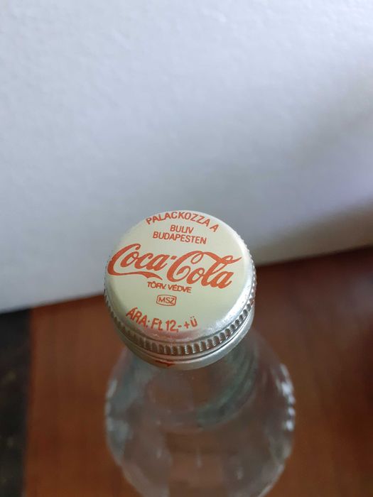 Стари бутилки от Кока-кола, безалкохолно и бренди