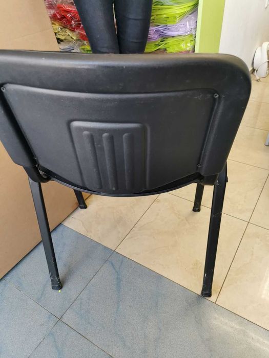 Столове за офис или за дома