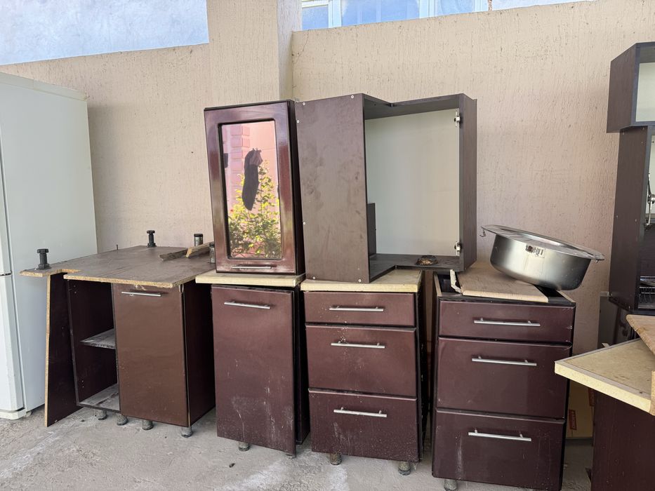 Продам бу кухонный гарнитур с холодильником