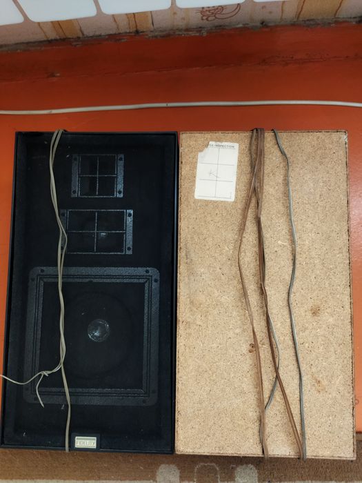 Видео магнитофон калонки