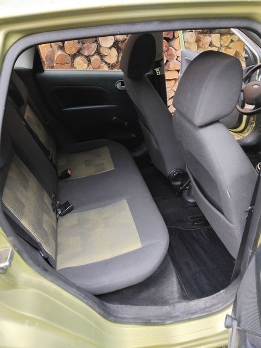 Продавам Форд Фиеста