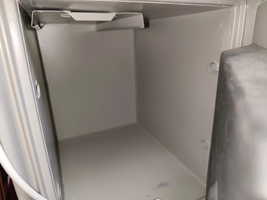 Маленький сейф. .